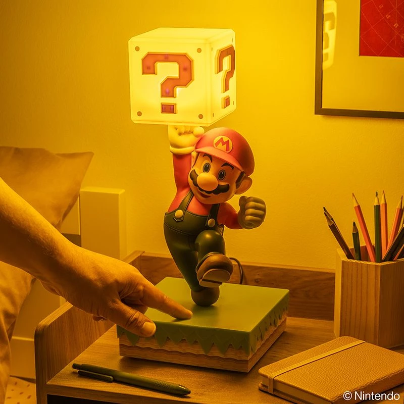 Lámpara de mesa Paladone Super Mario Diorama Light — diorama decorativo iluminado para escritorio o estantería