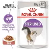 ROYAL CANIN FHN Sterilised en salsa – Comida húmeda para gatos adultos – 12x85g