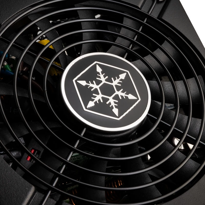 SilverStone SFX Series SX700-LPT - V1.1 - Fuente de alimentación (interna) - ATX12V 2.4/ EPS12V / SFX-L - 80 PLUS Platinum - AC 120/230 V - 700 Watt - PFC activo - Negra