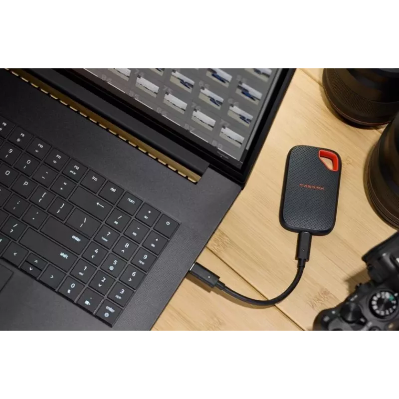 SSD externo | SANDISK | velocidad de lectura 2000 MB/s | 4000 GB | SDSSDE70-4T00-G25