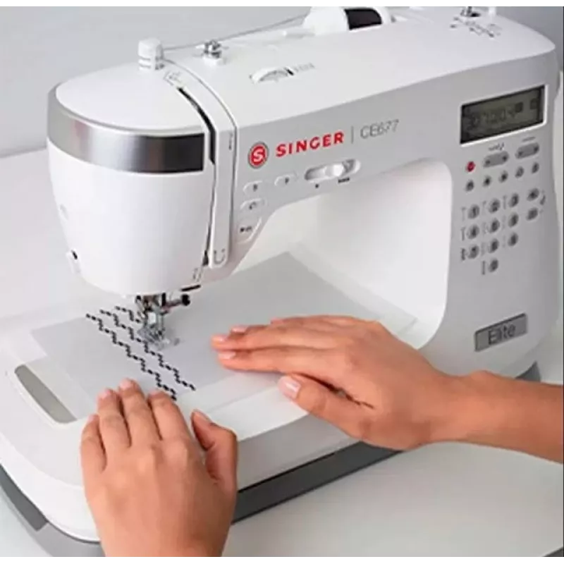 Máquina de coser SINGER CE677