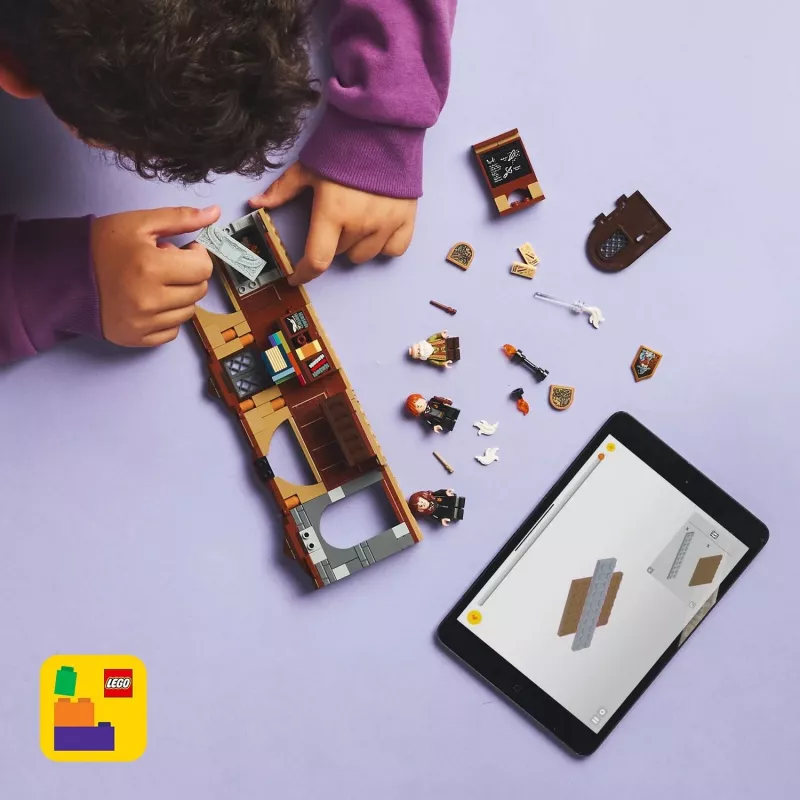 Set de construcción LEGO Harry Potter Clase de encantamientos del castillo de Hogwarts 76442 – 204 piezas, 3 minifiguras, para niños a partir de 8 años