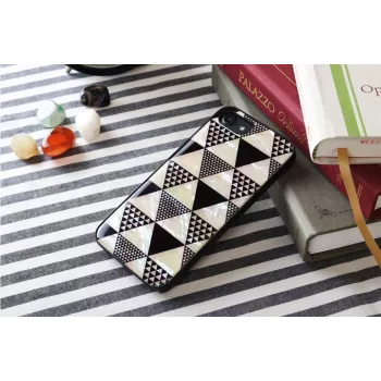 Funda protectora iKins para Apple iPhone 8/7 — patrón de pirámides, negro