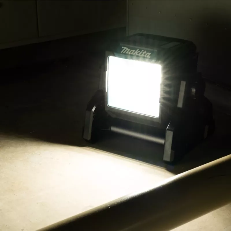 Foco LED de obra Makita ML003G a batería