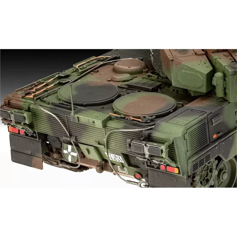 Maqueta de plástico REVELL Leopard 2A7A1 kit de carro de combate militar (escala no indicada)