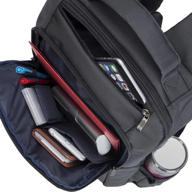 Rivacase 8262 funda para portátil 39,6 cm (15.6) mochila negra