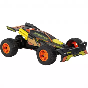 Coche RC de alta velocidad con rampa