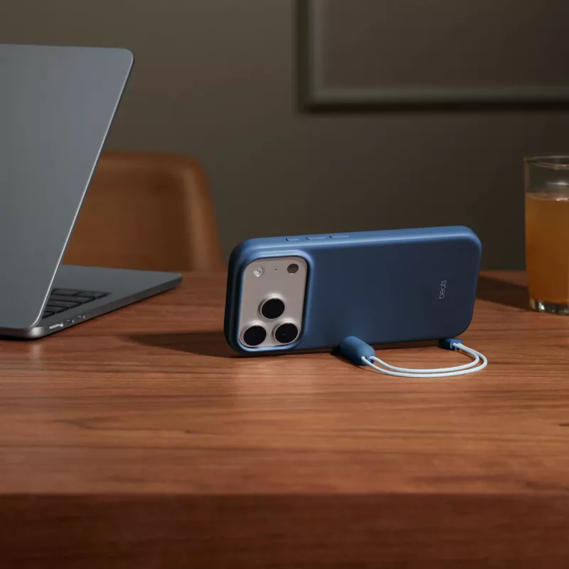 Apple Beats Kickstand Case funda para iPhone 17 Pro con MagSafe y control de cámara, Bedrock Blue (MGTP4LL/A)