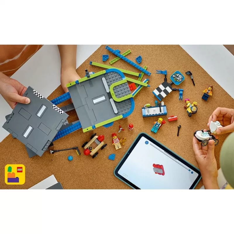 LEGO CITY 60460 No Limits: Camión con rampa y coche de carreras