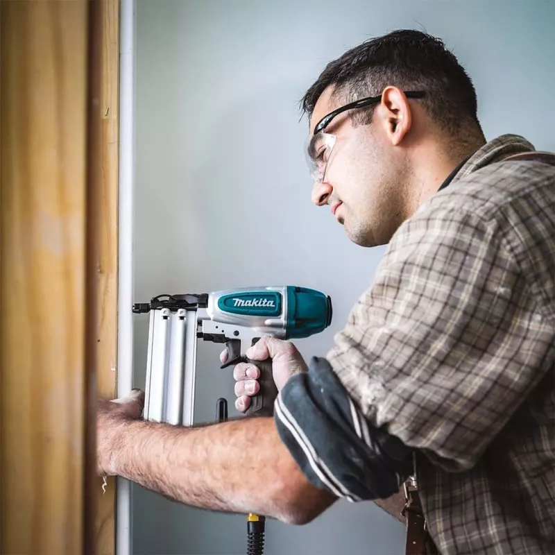 Makita AF506 Clavadora neumática