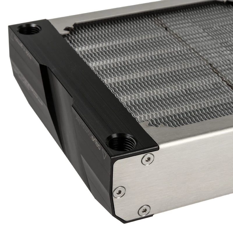 Bloque radiador Aqua-Computer 33701 — aluminio/cobre/acero inoxidable, 160×140×40 mm, plata