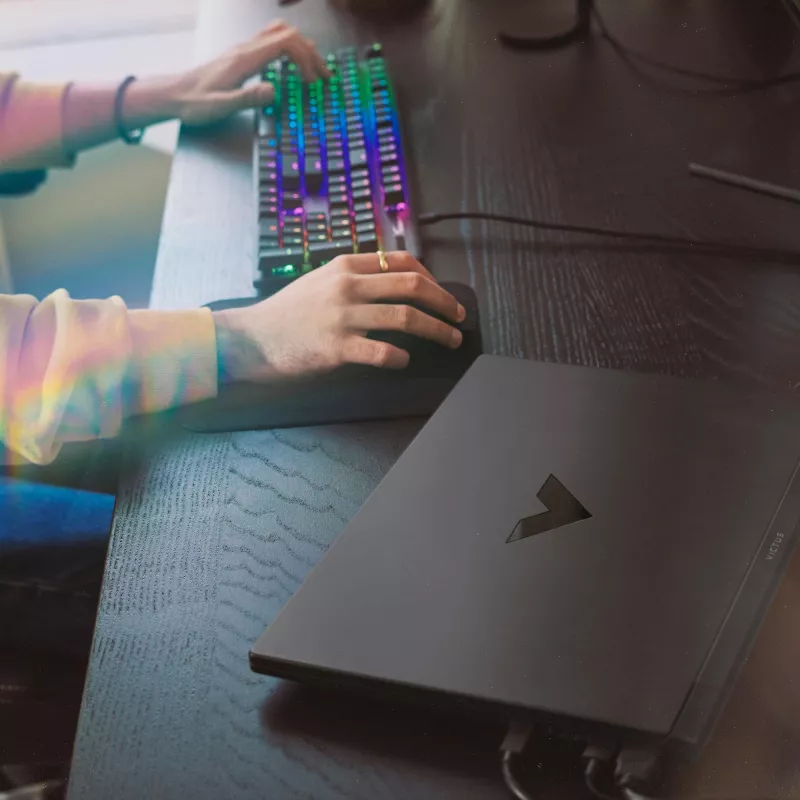 Portátil HP Victus 15-fb3040nw — 15,6 inch FHD 144Hz, AMD Ryzen 7 7445HS, 16GB DDR4 3200MHz, 512GB SSD, NVIDIA GeForce RTX 4050 6GB, FreeDOS, teclado inglés