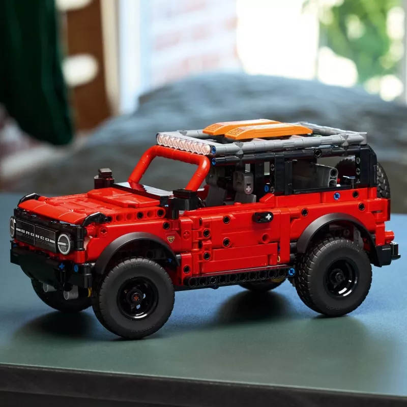 Set de construcción LEGO Technic Ford Bronco Off-Roader 4x4 modelo 42213 — 943 piezas, edad 9+