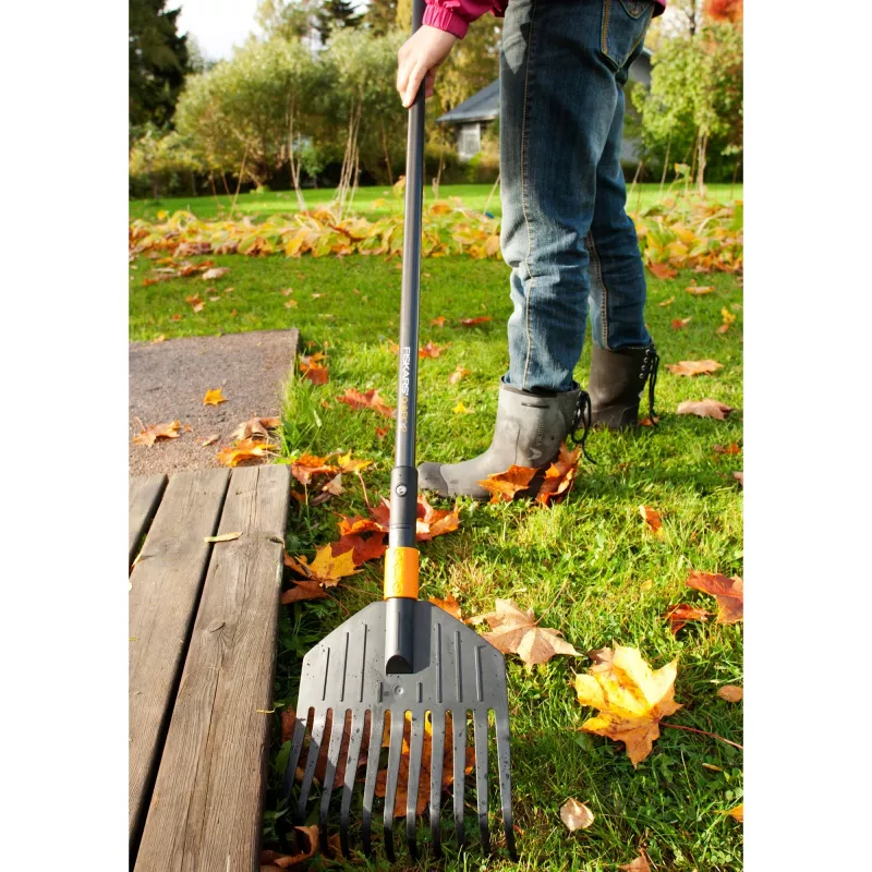 Rastrillo para hojas QuikFit, pequeño negro/naranja, 22 cm