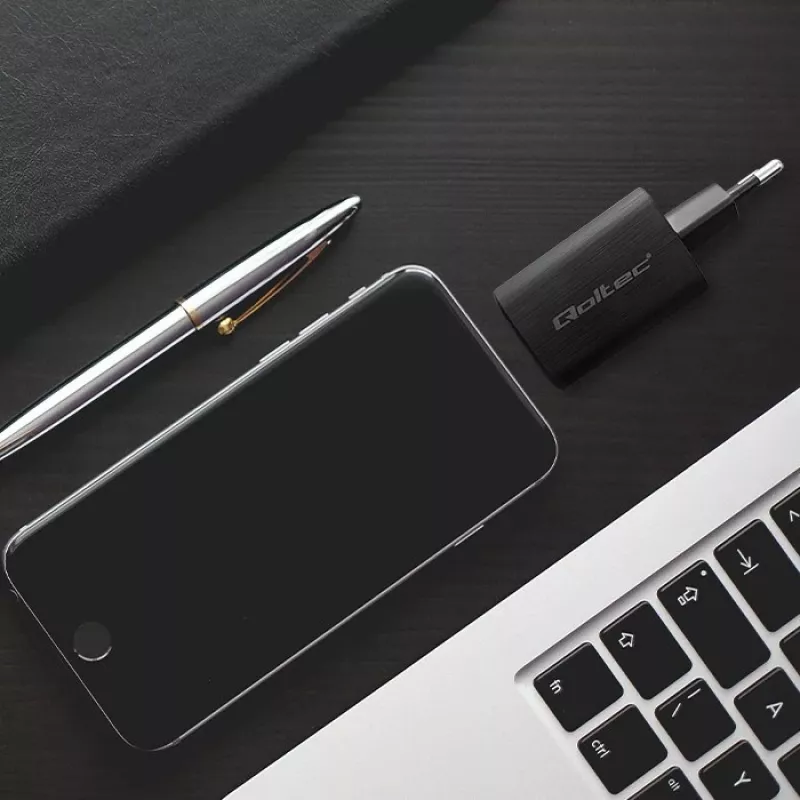Qoltec 50766 cargador para dispositivos móviles portátil, consola portátil, batería externa, smartphone, smartwatch, tablet negro de carga rápida CA para interiores