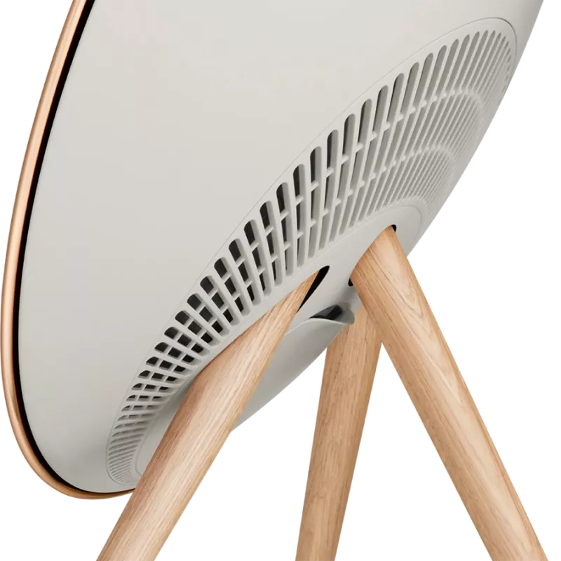 Altavoz Beosound A9 5. Generation Goldton (parte trasera Sand/cubierta Gold/patas roble blanco)