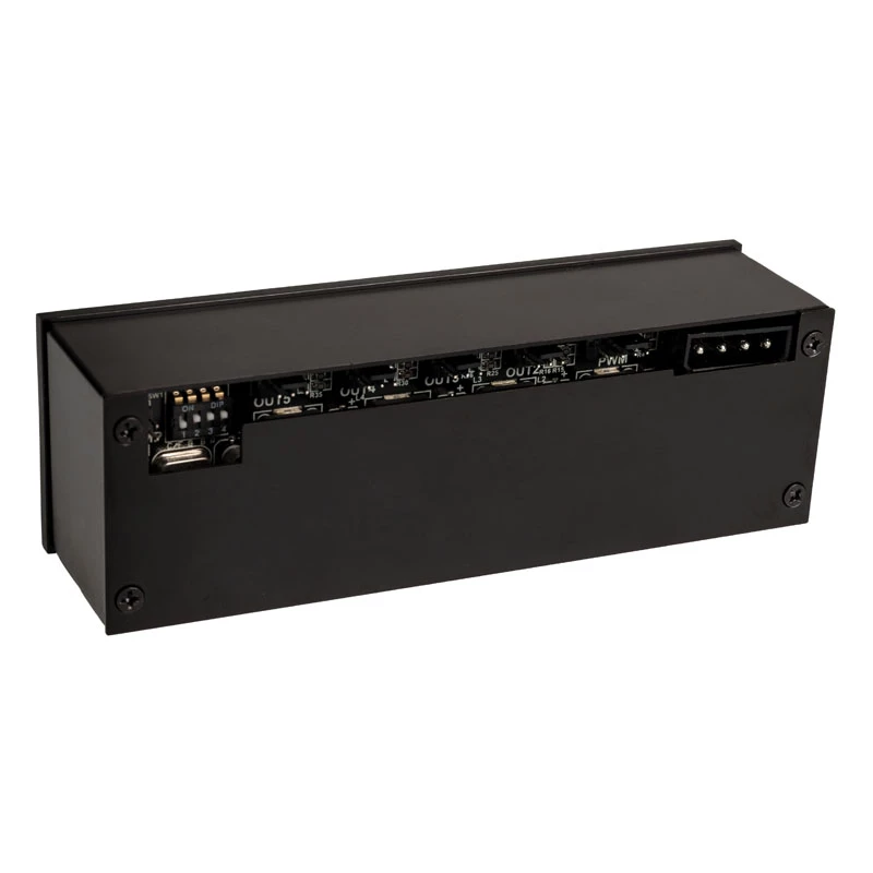 Controlador de ventiladores Lamptron CP530 — control automático de ventiladores con RGB, negro
