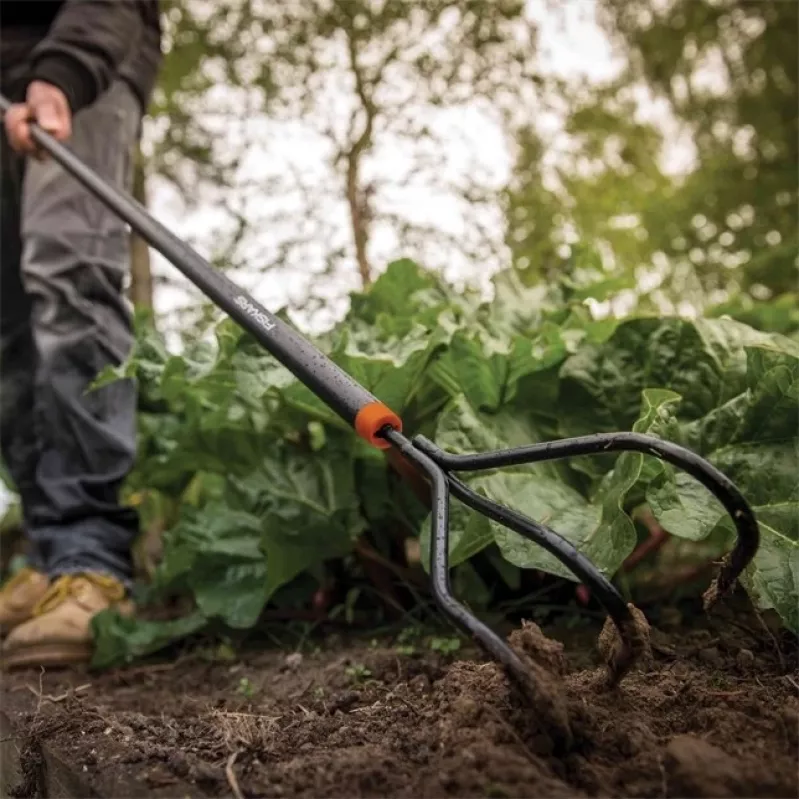 Cultivador Fiskars Solid negro cultivador de mano