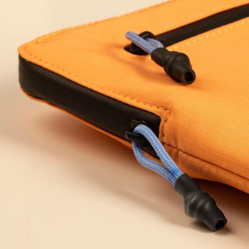 Funda tipo sleeve Native Union Ultralight Sleeve 40,6 cm 16