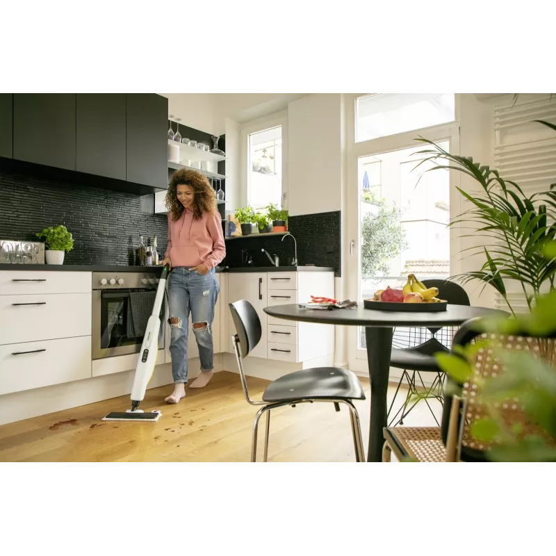 Mopa a vapor Kärcher SC 3 UPRIGHT — depósito de 0,5 L, 1600 W, 30 s de calentamiento, depósito extraíble, patín para alfombras