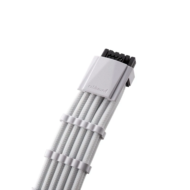 Cable de alimentación CableMod RT-Series Pro ModMesh 12VHPWR a 3× PCIe CM-PRTS-16P3-N60KW 60 cm blanco