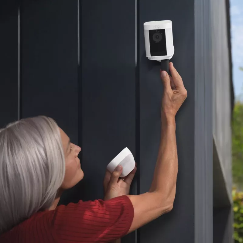 Amazon Ring Spotlight Cam Pro Battery, blanco