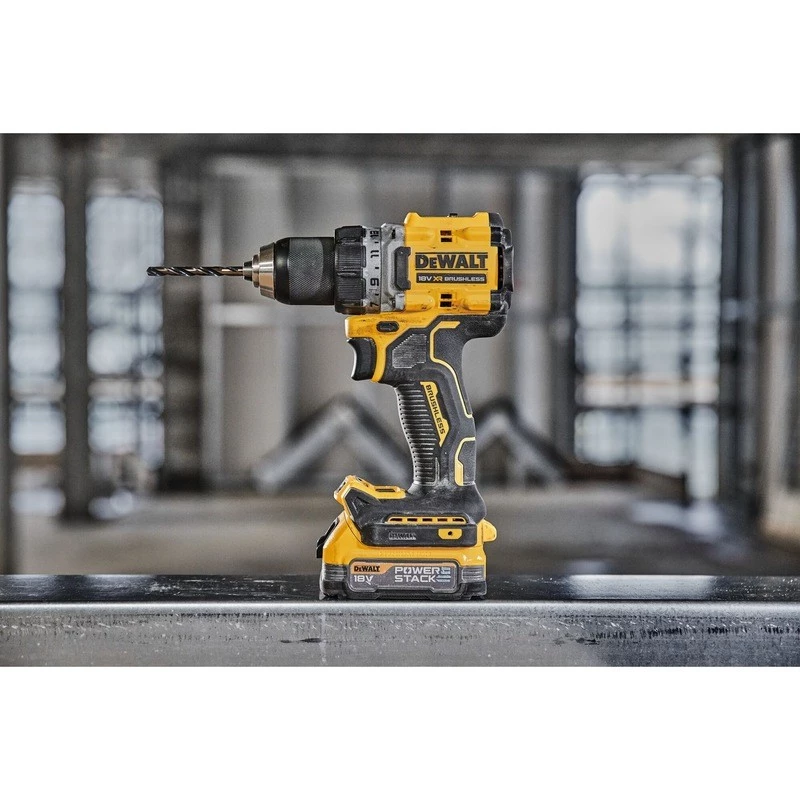 Taladro atornillador sin batería ni cargador 18 DCD800NT