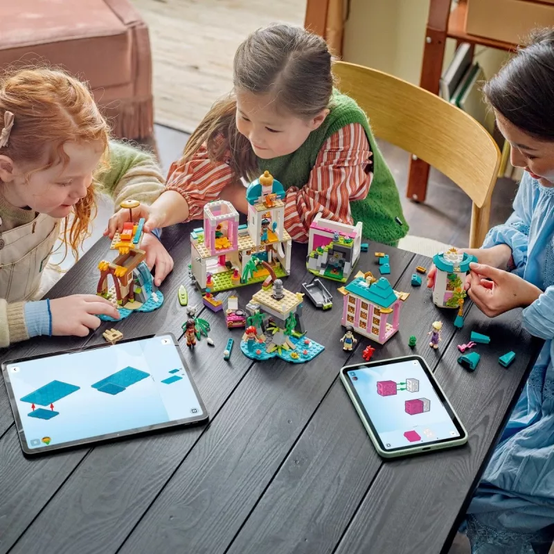 LEGO Disney Princess Castillo y mascotas reales set de construcción 43267 — 787 piezas, 5 minifiguras, edad 6+, 320×460×100 mm