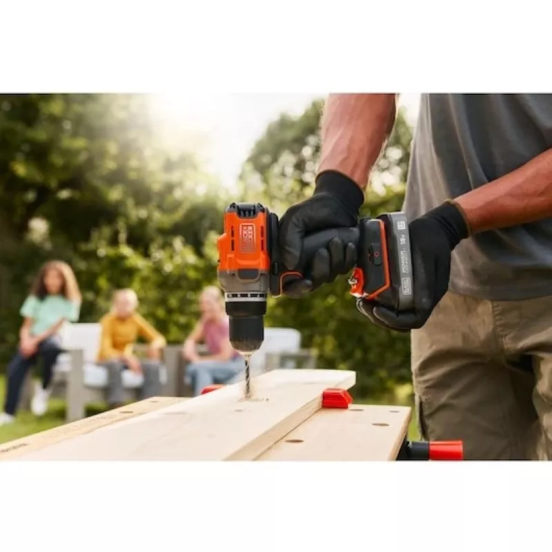 Atornillador a batería Black & Decker BCD382XN 18V — taladro compacto de 18 V (sin batería)