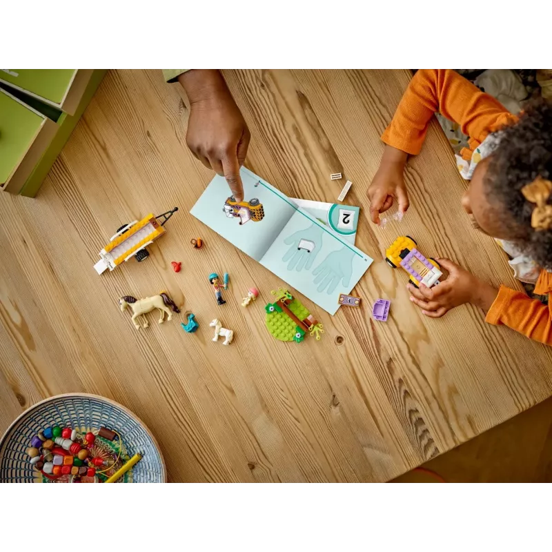 LEGO Friends Set de juego de animales con remolque para caballos y ponis 42634