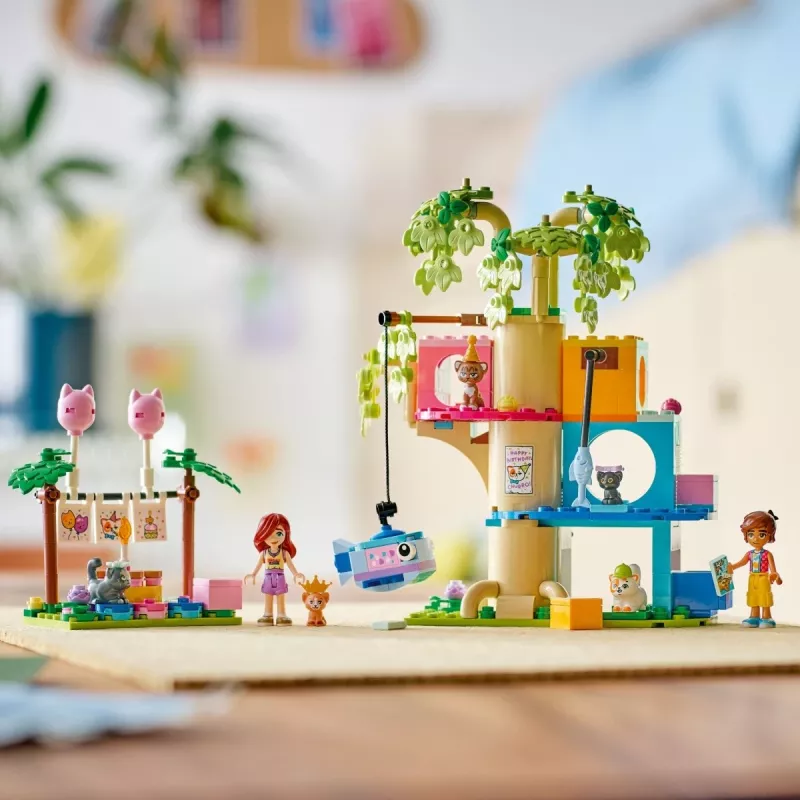 Juguete de construcción LEGO Friends 42666 set de juego casa del árbol fiesta de cumpleaños de gatos, 321 piezas, 6+ años, 180×160×100 mm