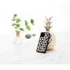 Funda para móvil iKins para iPhone 11 Pro – diseño piramidal negro
