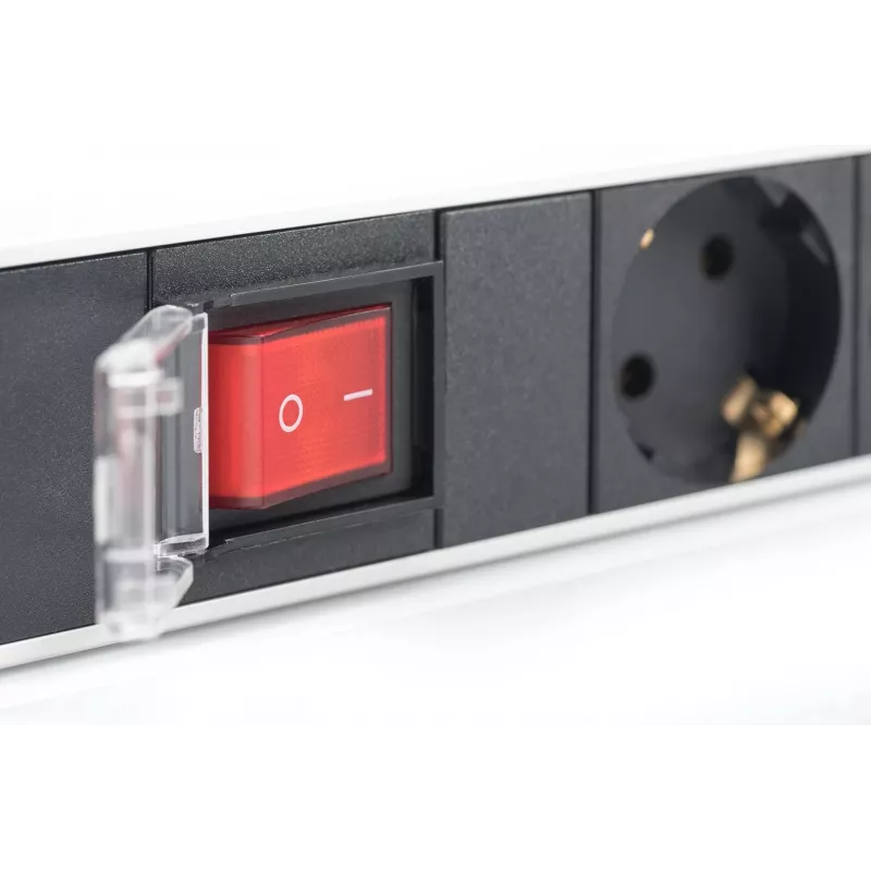 Regleta de enchufes de aluminio Digitus con interruptor. 7 tomas de seguridad. Cable de 2 m