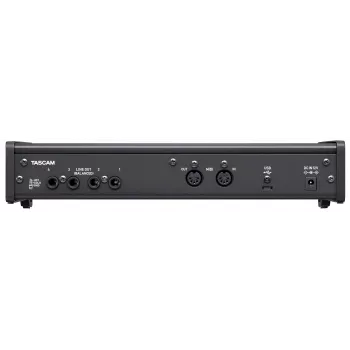Interfaz de audio Tascam US-4X4HR – 4x XLR-Combo, 4 salidas analógicas, previo de micrófono de 56 dB, 192 kHz, USB 2.0, sobremesa, negro