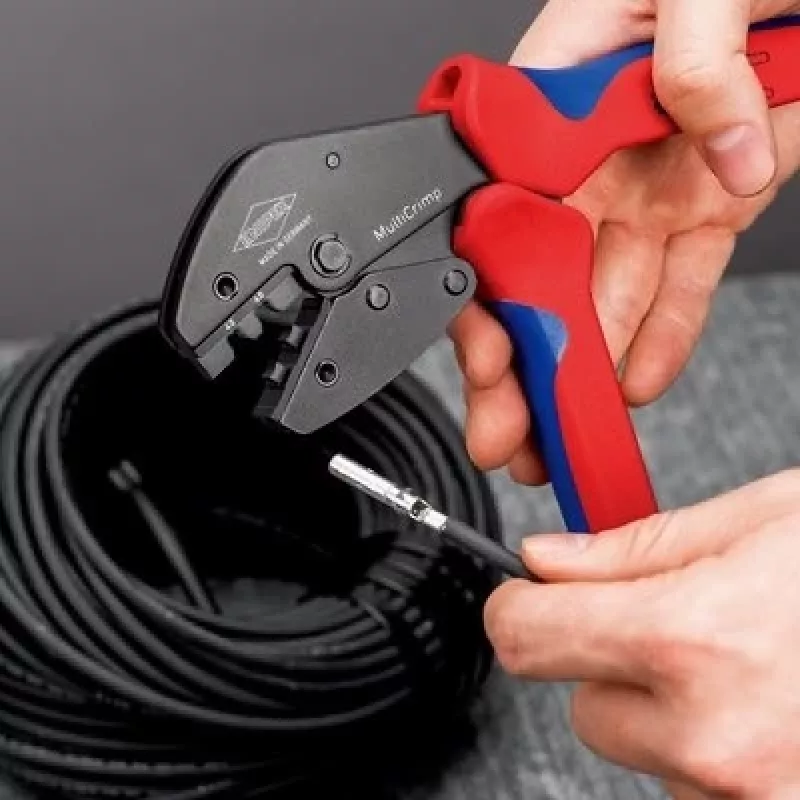 Herramienta de crimpar Knipex 97 33 03 MultiCrimp para conectores fotovoltaicos MC4 y MC4 EVO2