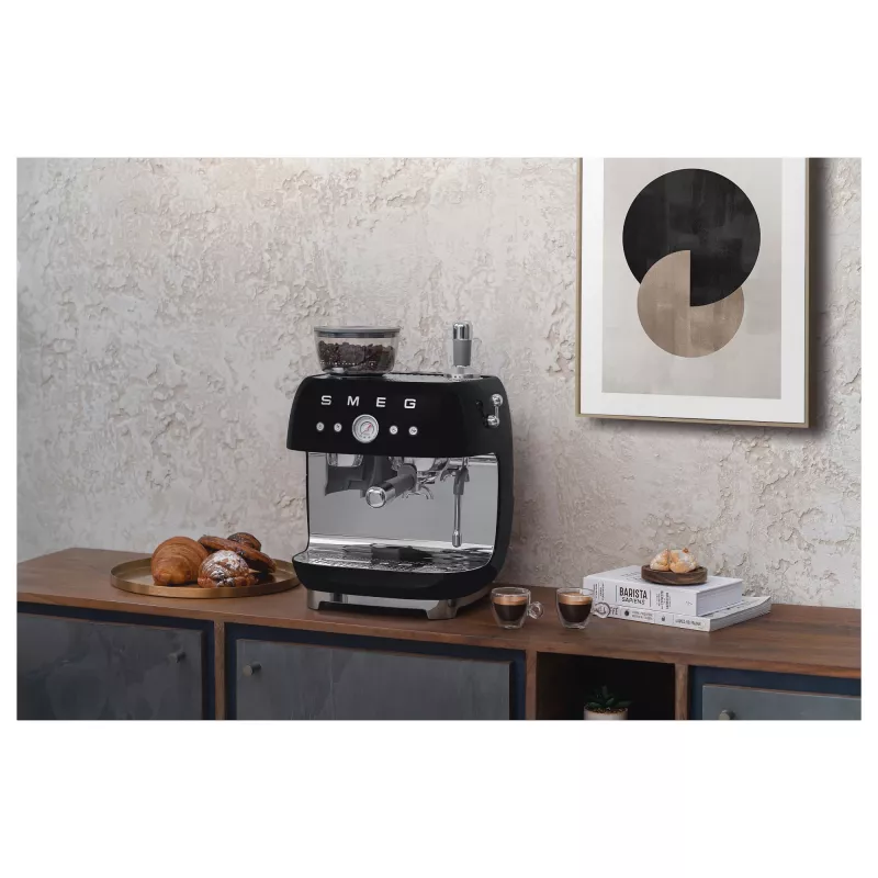 Cafetera espresso SMEG EGF03BLEU. Cafetera superautomática 50s Style. negra
