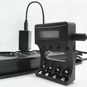 Cargador de baterías QOLTEC 50654 para baterías Ni‑MH R03 (AAA) y R6 (AA), 1800 mA