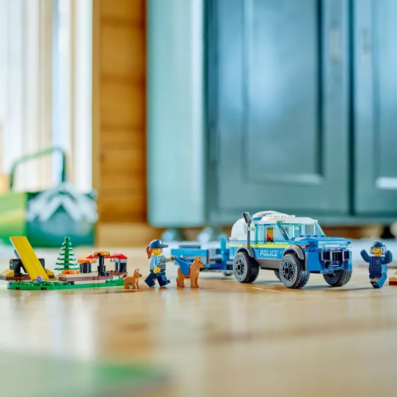 LEGO Set de entrenamiento de perros policía móvil con perro policía y equipo de entrenamiento