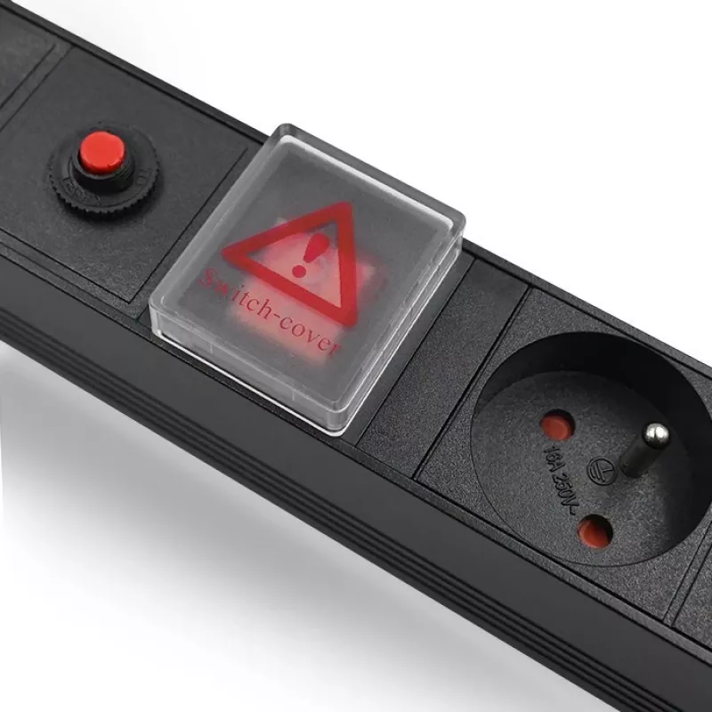 Qoltec 53996 regleta de enchufes para RACK 19 | 1U | 16A | PDU | 8xFRANCÉS | 2m