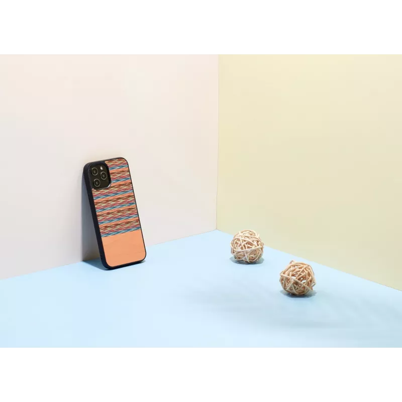 Funda protectora man and wood para iPhone 12 Pro Max — cuadro marrón con detalles negros