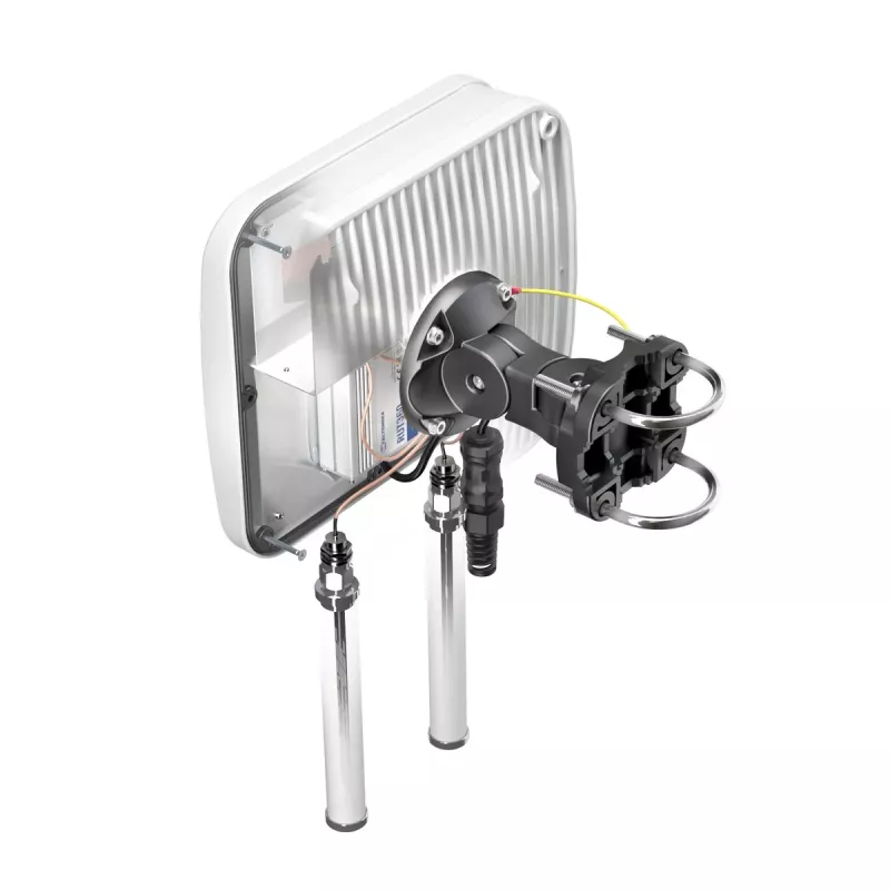 QuWireless QuMax A360M antena LTE + Wi-Fi direccional para Teltonika RUT360, PoE/LAN, 4–6 dBi, polarización vertical, IP67, blanca