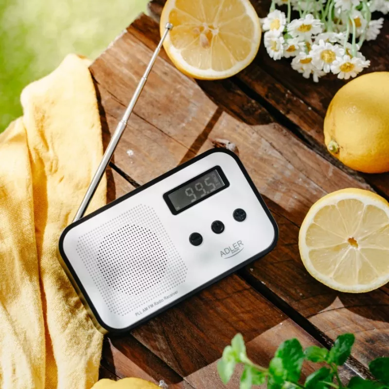 Adler AD 1907 radio digital PLL, AM/FM, 40 presintonías, alarma con repetición, USB-C, batería recargable integrada, conector de 3,5 mm, blanco/negro