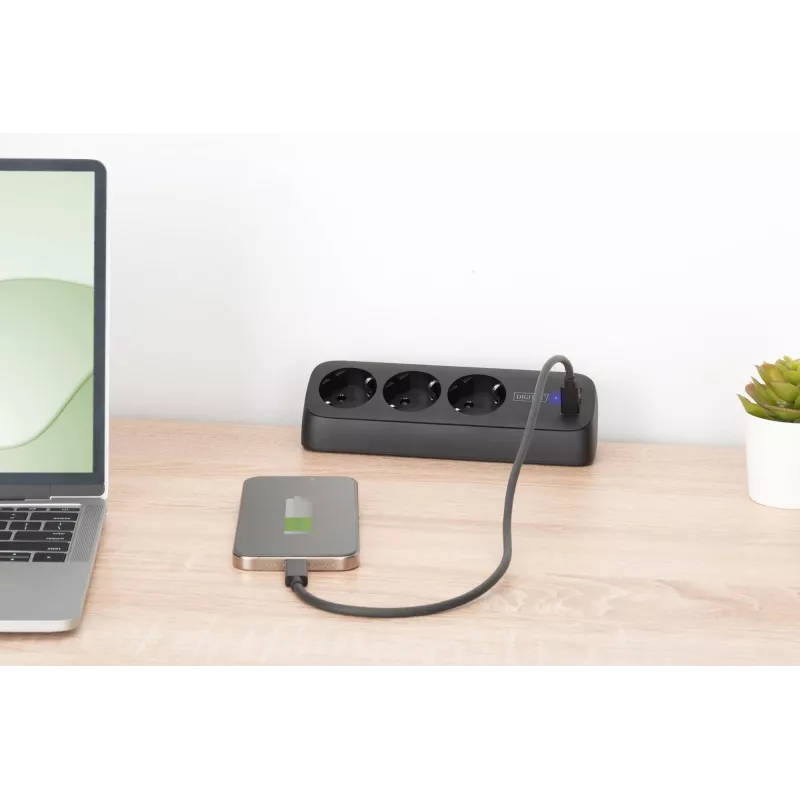 Regleta de enchufes DIGITUS 3 tomas con 2×USB-A y 1×USB-C, 3 tomas AC tipo E/F, cable de 1,5 m, negra