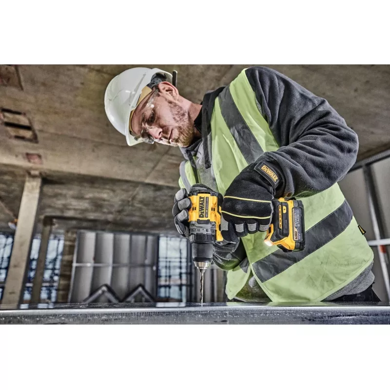 Taladro atornillador sin batería ni cargador 18 DCD800NT