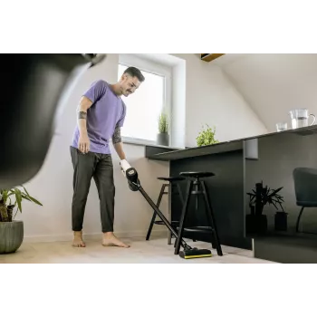 Aspirador de batería 2 en 1 Kärcher VC 4, sin bolsa, inalámbrico, 21,6 V Li-Ion, 30 min de autonomía, HEPA, 2 velocidades, amarillo/negro