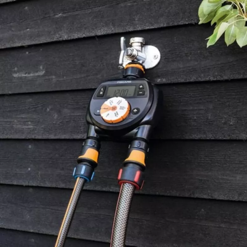 Programador de riego Fiskars con doble salida 1054792