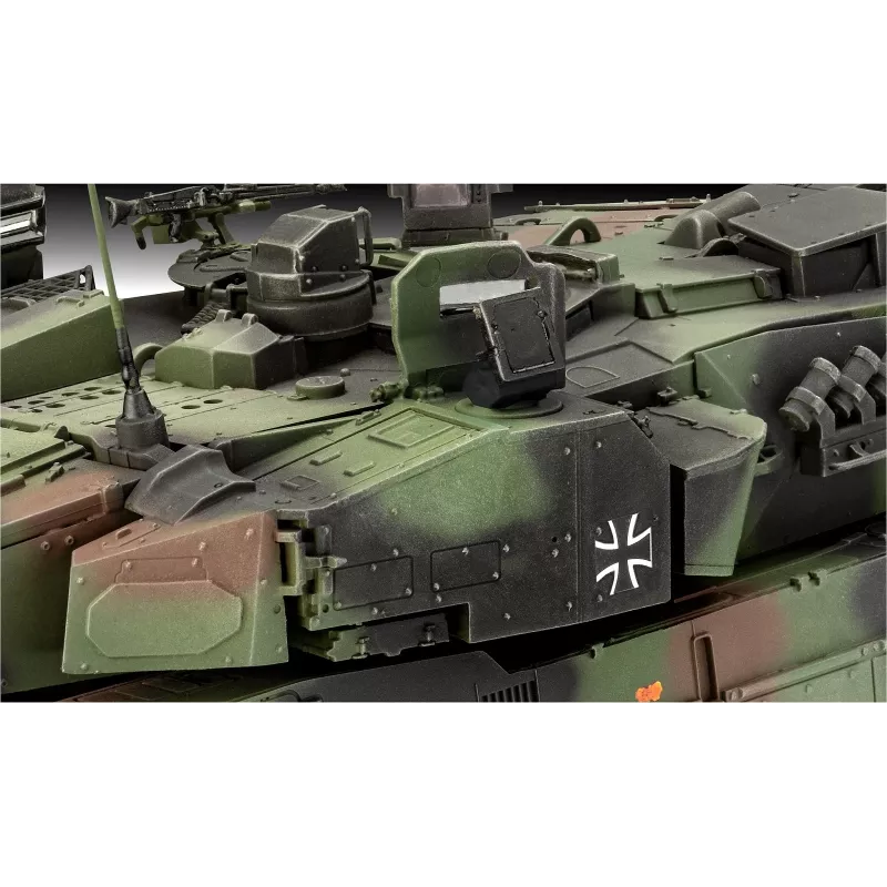 Maqueta de plástico REVELL Leopard 2A7A1 kit de carro de combate militar (escala no indicada)