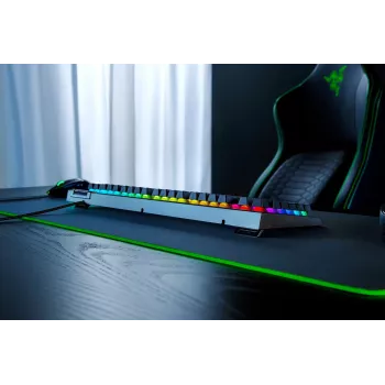 Razer BlackWidow V4 X teclado gaming con cable, cirílico, interruptores Yellow, negro