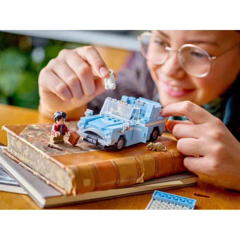 LEGO Harry Potter Coche volador Ford Anglia, juguete para niños y niñas a partir de 7 años, modelo construible con minifigura de Ron Weasley y Hedwig