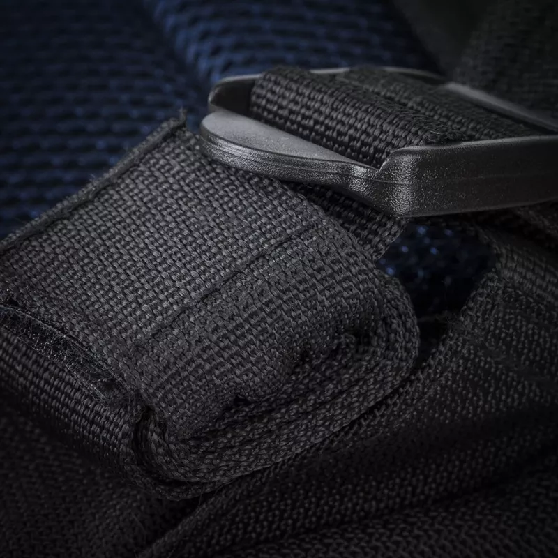 Mochila Rivacase Tegel 8460 negra poliéster